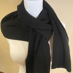 Quince Luxurious Black Cashmere Accessory